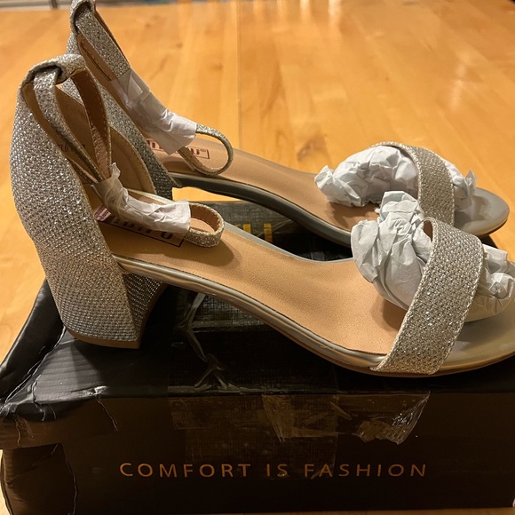 IDIFU WOMEN'S COOKIE-LO LOW BLOCK HEELS CHUNKY SANDALS ANKLE STRAP WEDDING SHOES - Picture 3 of 7